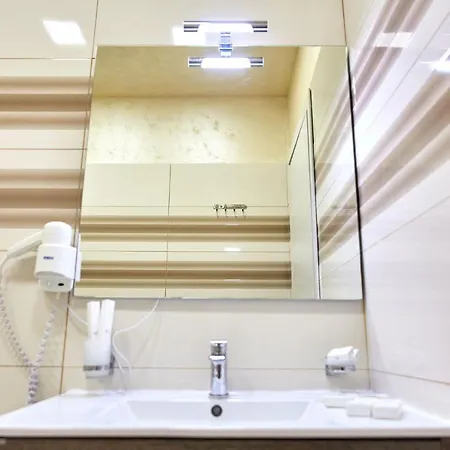 Glamorous Studio White Tower Apartment *